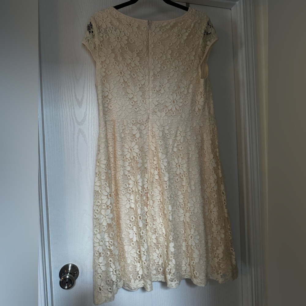 Cream lace flower dress size xl